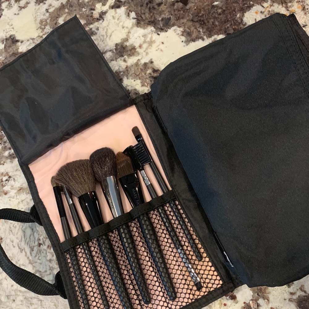 MARY KAY BRUSH SET TRAVEL BAG - Picture 2 of 2